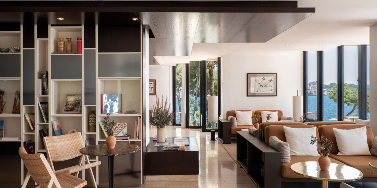Hotel Rooms & Suites