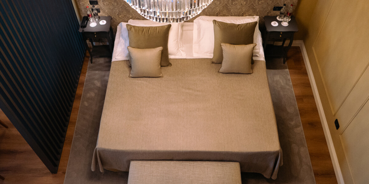 Terrace Suite Gold