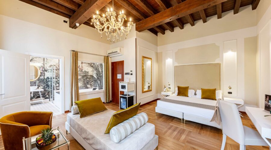 King Suite Deluxe w/ Jacuzzi